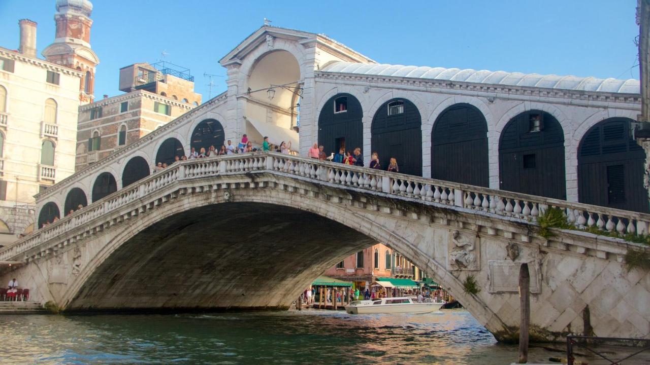 Raggio Di Sole Dietro Piazza San Marco Venice Luaran gambar